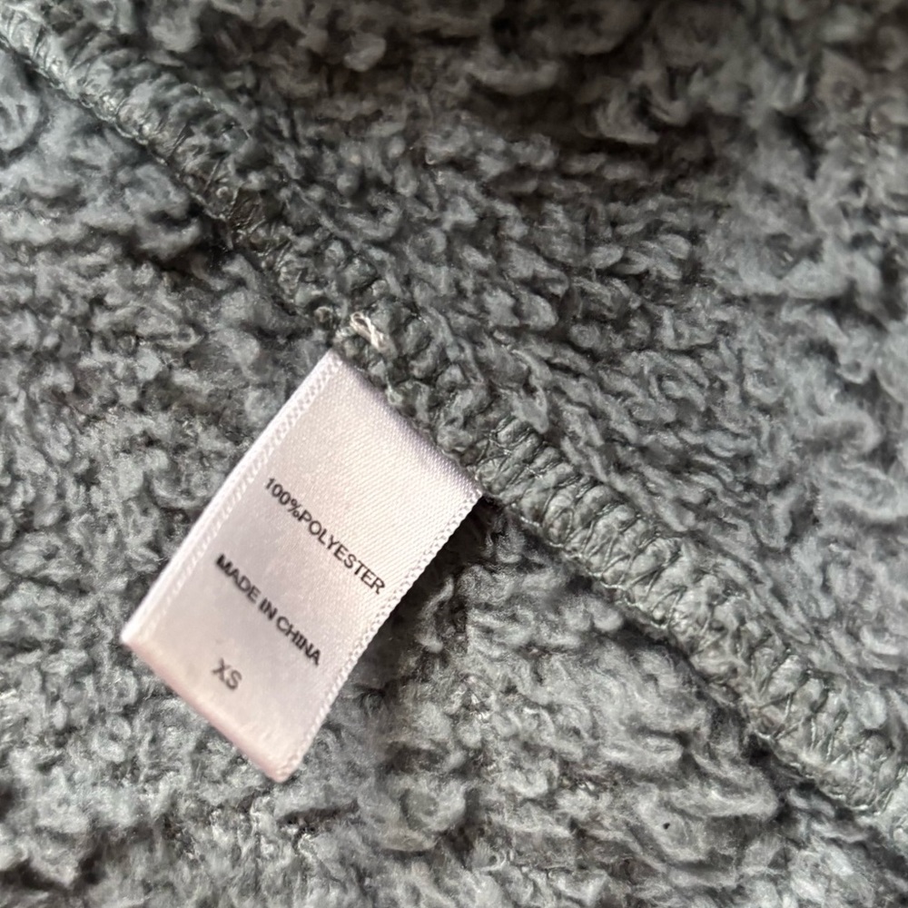Koolaburra by Ugg Embossed Sherpa Fleece Vest Women’s Sz XS Storm Blue Cabincore - Picture 5 of 8